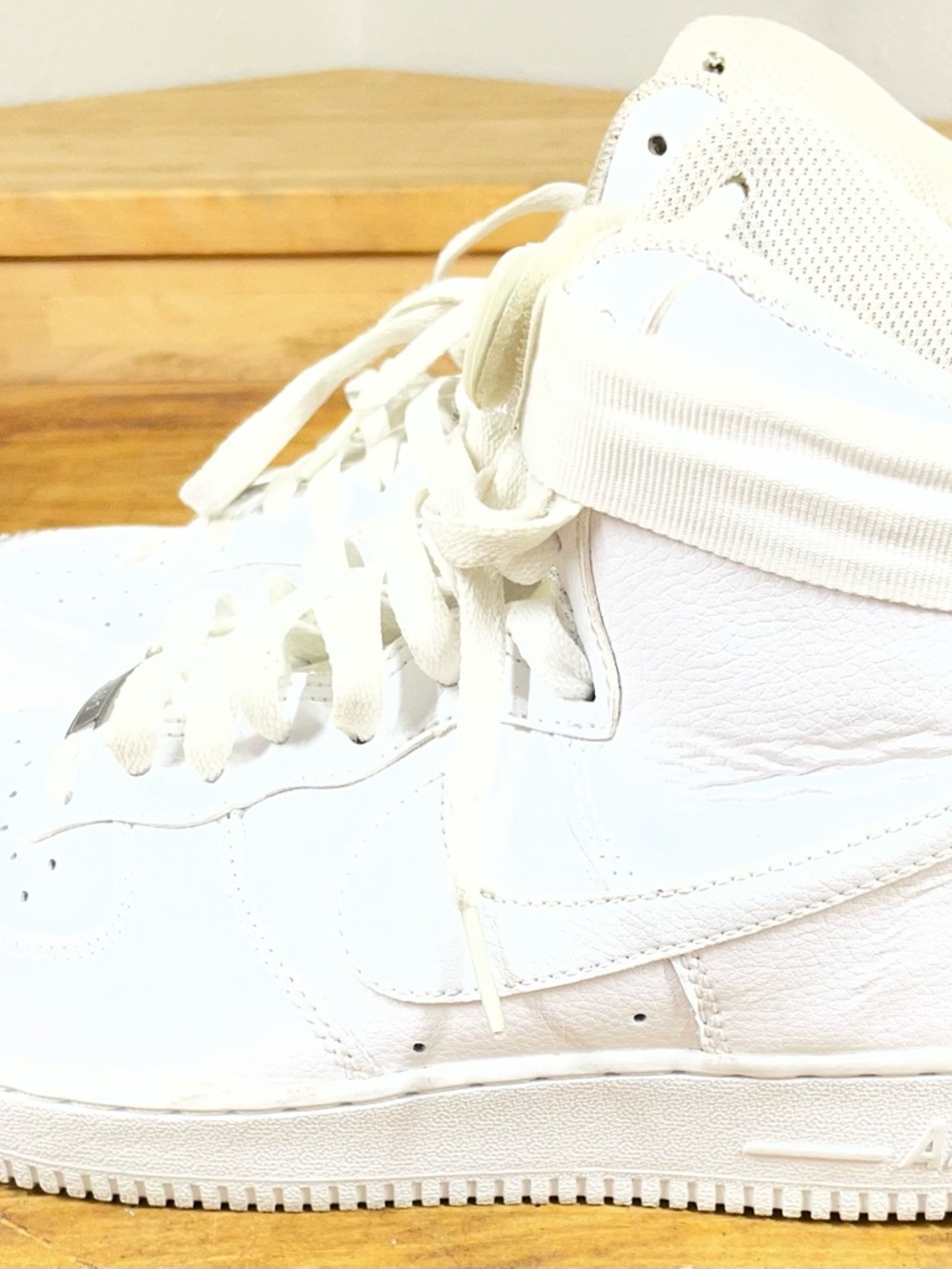 Men's White High-Top Leather Sneakers - Clean Lace-Up Style